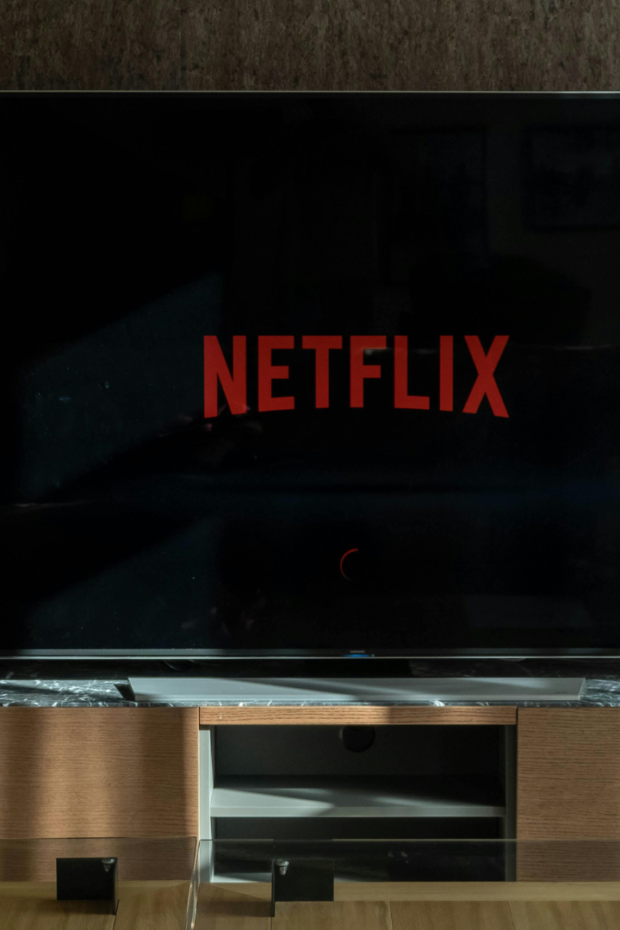 Netflix contrata banco para avaliar compra da Warner Bros. Discovery